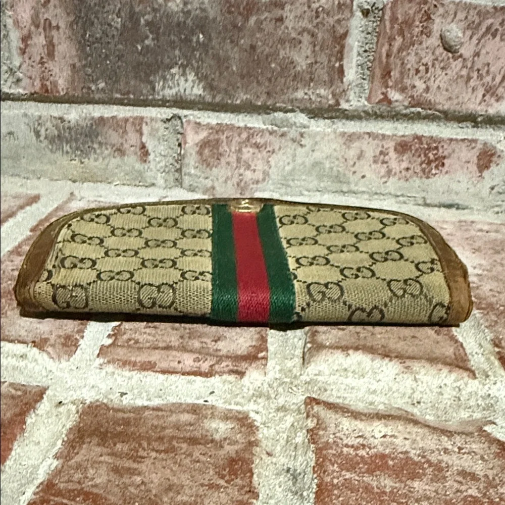 Vintage Gucci Brown Monogram Clutch with Green & Red Web Stripe - Picture 11 of 13